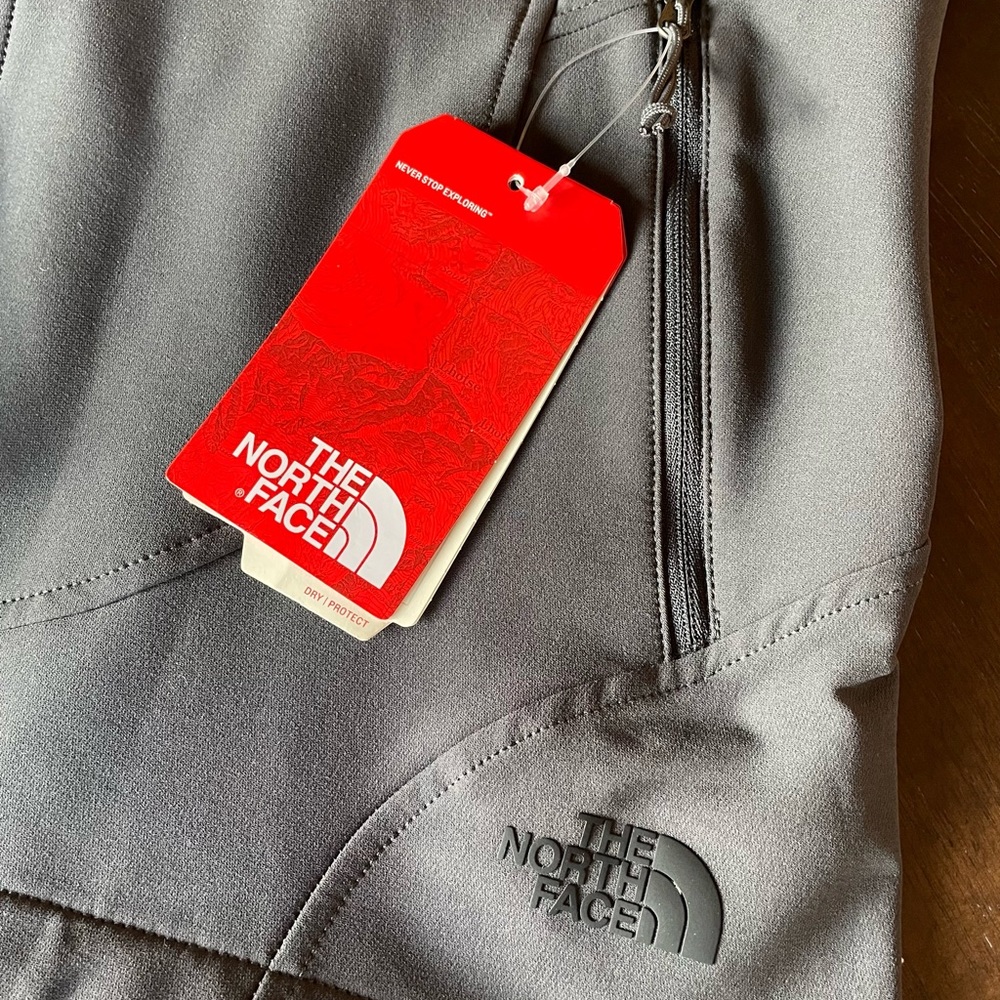 The North Face L stretch SS Windwall Jacket